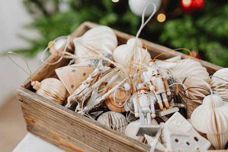 Trucos para guardar adornos navideños