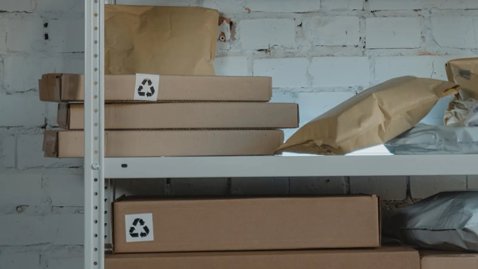 aprovechar espacio trastero en Cómo organizar un trastero para que quepa el doble sin comprar nada