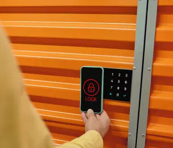 Seguridad en trasteros: qué sistemas importan de verdad y cuáles son marketing
